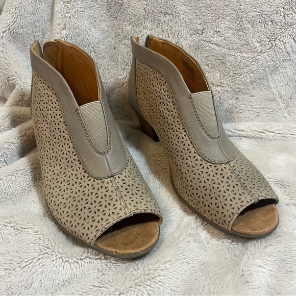 Earth Origins Carden nubuck peep-toe booties in EUC size 10 - Picture 1 of 13
